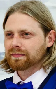 Максим Михайлов
