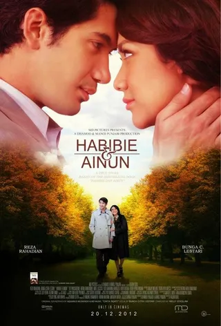 Постер Habibie & Ainun (2012)