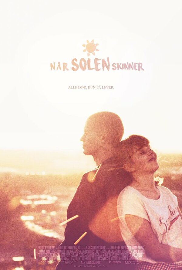 Постер фильма Når solen skinner