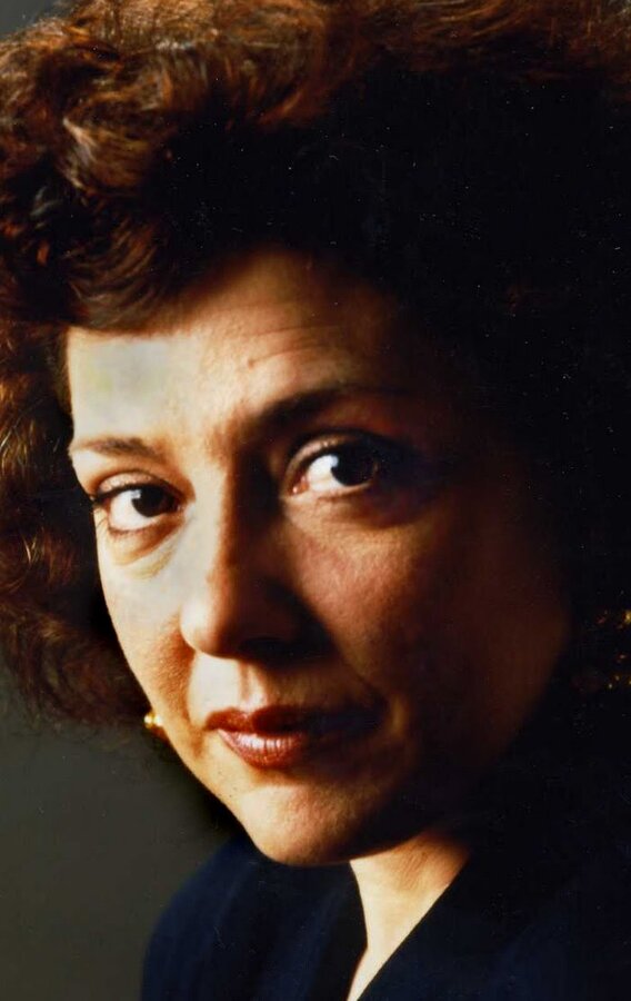 Элена Виейра